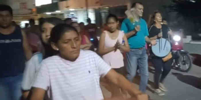 Vecinos de Orán marchan contra el fuerte aumento de la luz
