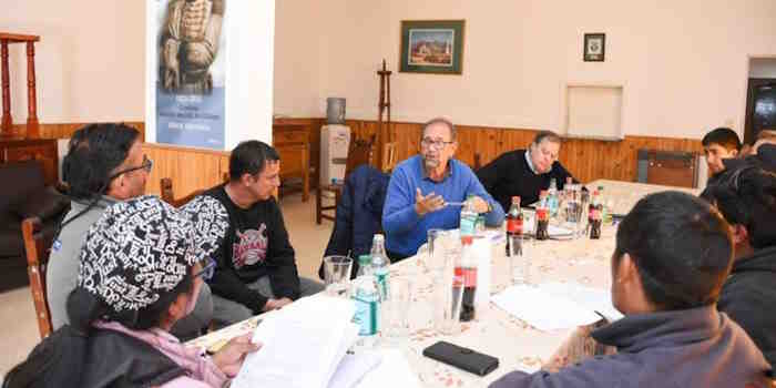 Camioneros y originarios acordaron levantar el corte pero los docentes siguen inflexibles