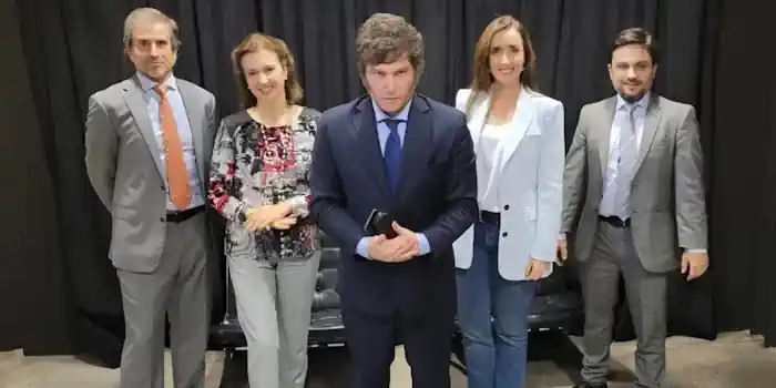 Javier Milei formalizó su candidatura por La Libertad Avanza, en busca de un "batacazo liberal"