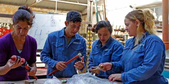 El Gobierno define los detalles del decreto para transformar 200.000 planes sociales en empleo formal