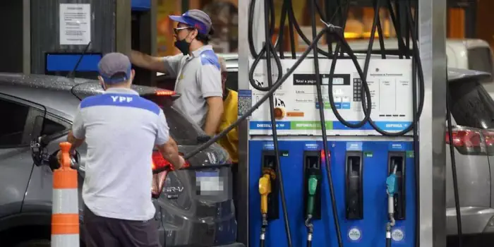 Combustibles: YPF aumenta desde este domingo 7,5% los precios de la nafta y el gasoil