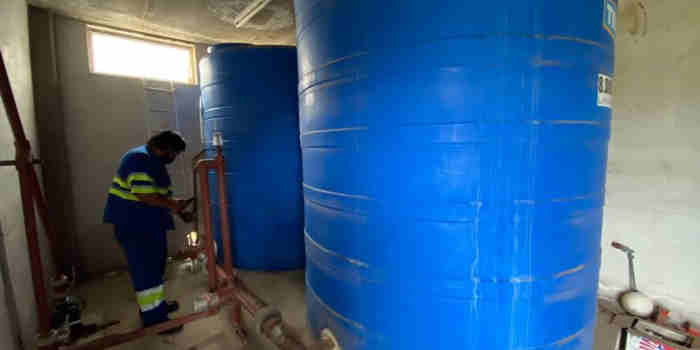 Aguas del Norte realiza trabajos preventivos en establecimientos educativos previo al inicio de ciclo lectivo