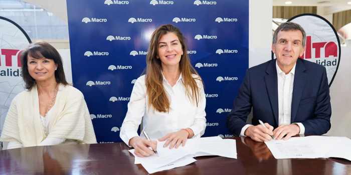 El municipio y Banco Macro renovaron el convenio para el mantenimiento de la plaza 9 de Julio