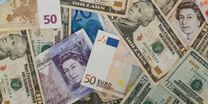 Dólar y euro, en 1 a 1 por primera vez desde 2002