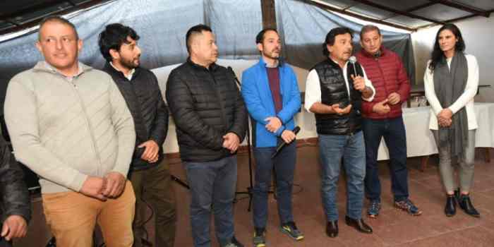 En La Caldera, Sáenz acompañó a emprendedores que participaron de un curso gratuito sobre redes sociales