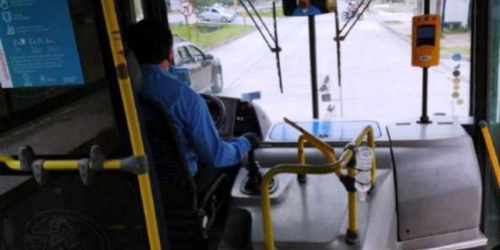 Saeta desmiente que los choferes cobren en negro