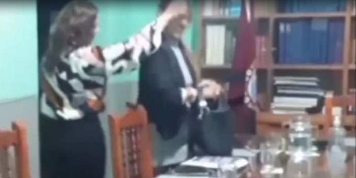 VIDEO. Un intento de cambio en la presidencia del Concejo terminó con una supuesta agresión entre ediles