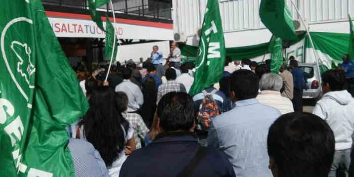 Paro de trabajadores municipales y movilización hacia el CCM