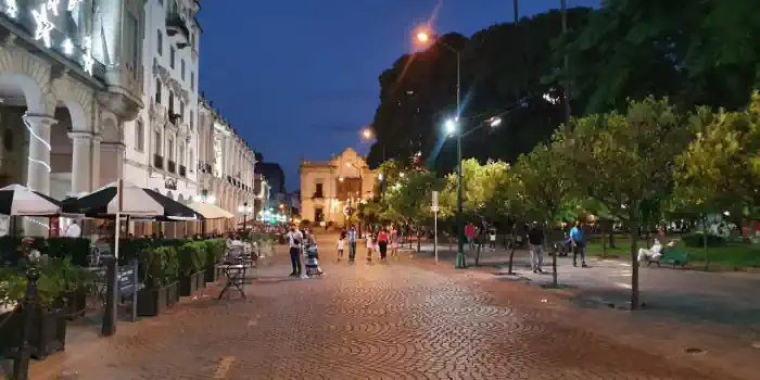 Según CAME, viajaron por el país 1.320.000 turistas y 1.887.600 excursionistas, con un gasto global de más de 42.646 millones de pesos.  