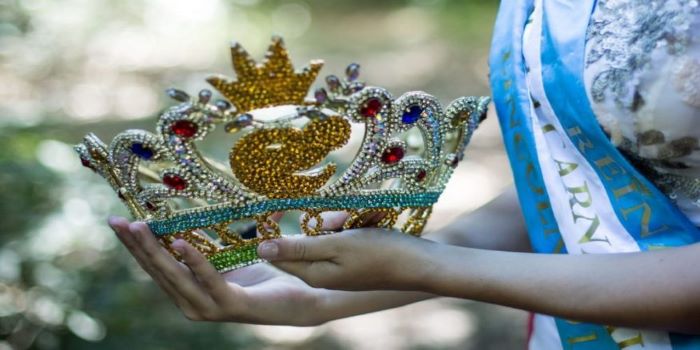 Disputa interna: Ahora el Gobierno Provincial propondrá eliminar la elección de la reina