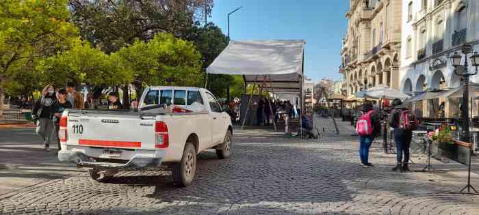 Doble vara: El Municipio autorizó la carpa de la UNSa y echó al camión de Hemoterapia