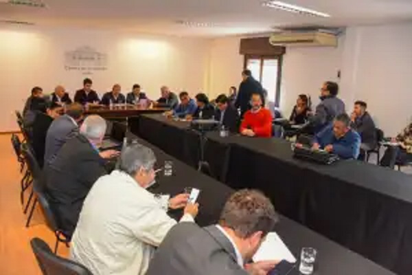 Camacho anunció en el Senado la puesta en marcha de un plan de reparación de escuelas