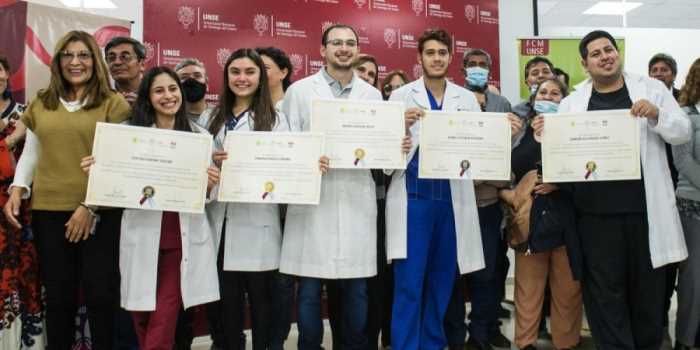 Los primeros cinco médicos graduados en Santiago del Estero