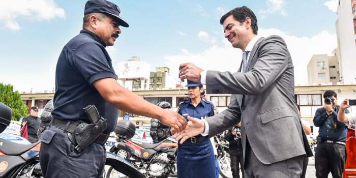 El acto se desarrolló en la Plaza de Armas de la Central de Policía.