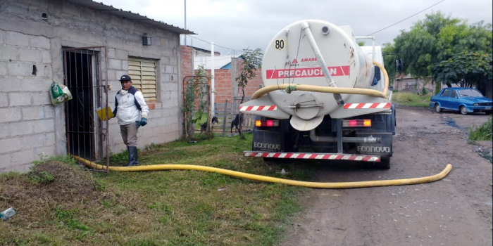 Continúan las limpiezas de pozos ciegos en los barrios