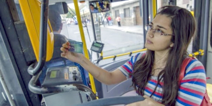 Trabajadores de escuelas y estudiantes viajarán en SAETA