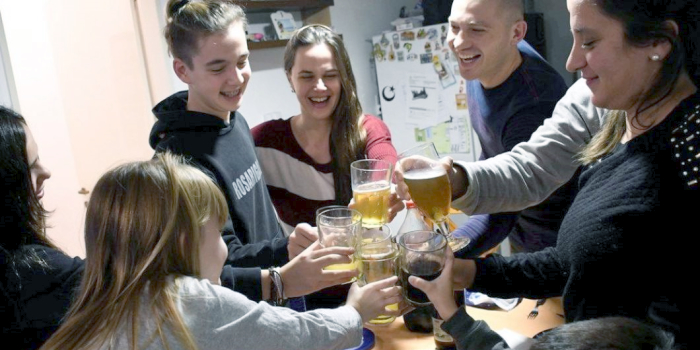 Es imposible controlar las reuniones familiares"