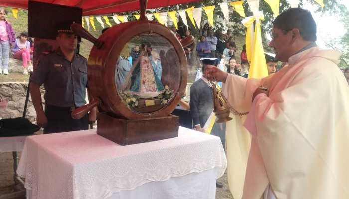 Procesión de la Virgen de Itatí en el dique Cabra Corral
