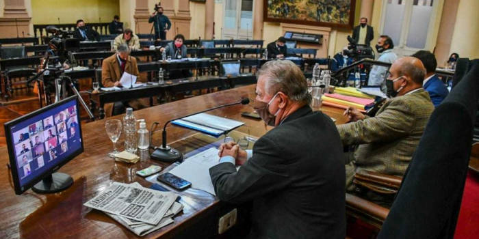 El Senado aprobó la ley y ahora Sáenz debe renegociar la deuda