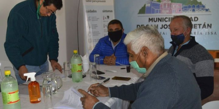 Mayores de 40 años reciben herramientas para mejorar sus fuentes laborales.