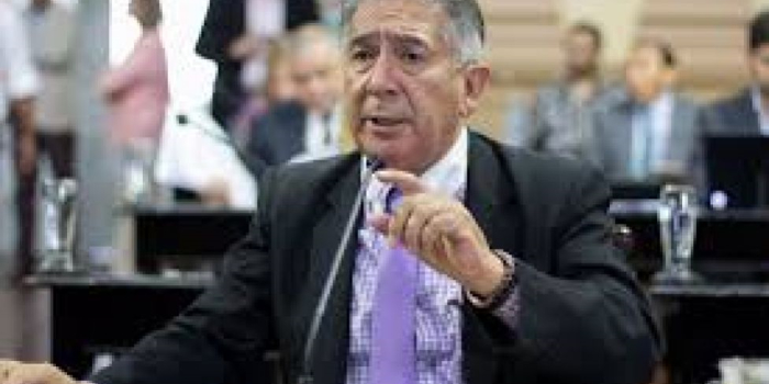 Villa se defendió tras ser demorado por portación de un revólver sin papeles