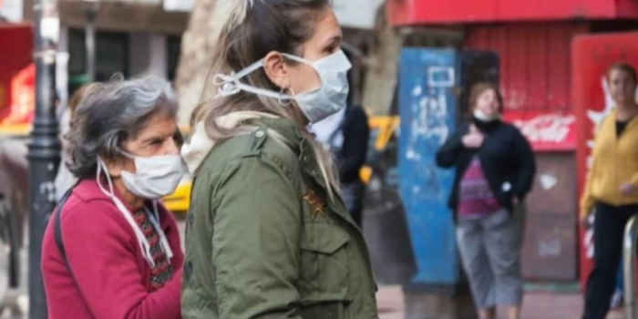 El barbijo podría actuar como una “vacuna” contra el covid-19