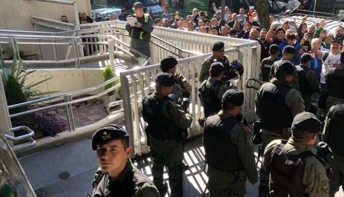 Causa Independiente: allanan la sede de Camioneros 