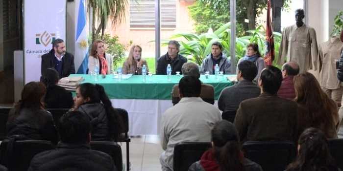 Cooperativas textiles harán ropa para tabacaleros