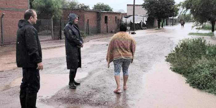 La lluvia causó estragos en J.V. González