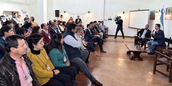 Fueron muchas las reuniones entre convencionales, funcionarios y legisladores para lograr la ley de Municipalidades.